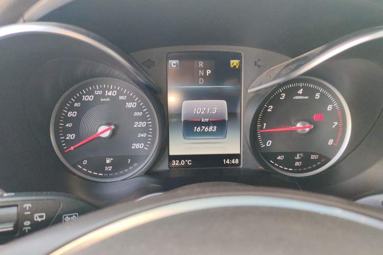 Used Mercedes-Benz GLC 2017 GLC 260 4MATIC Luxury Model Odometer Close Up