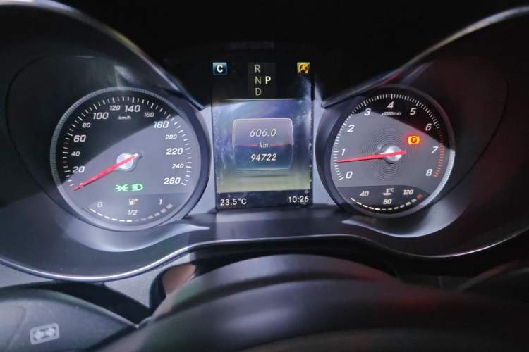 Used Mercedes-Benz GLC 2017 GLC 200 4MATIC Odometer Close Up