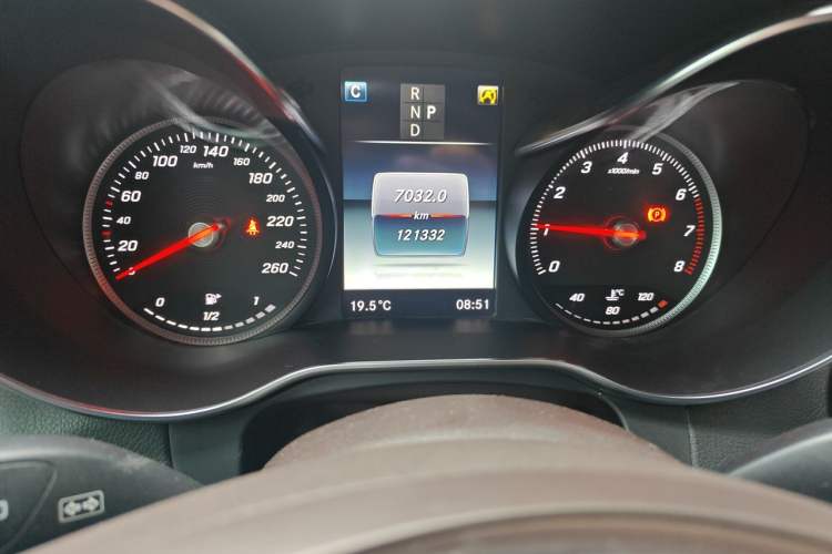 Used Mercedes-Benz GLC 2017 GLC 260 4MATIC Dynamic Edition Odometer Close Up
