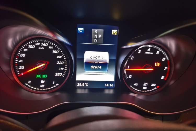 Used Mercedes-Benz GLC 2017 GLC 300 4MATIC Sport Edition Odometer Close Up