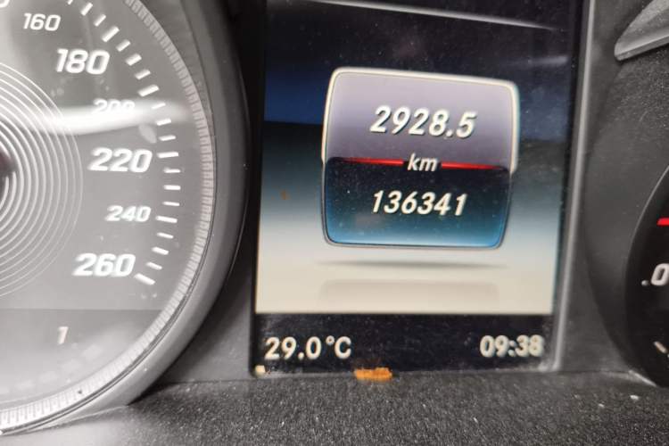 Used Mercedes-Benz GLC 2017 GLC 300 4MATIC Sport Edition Odometer Close Up