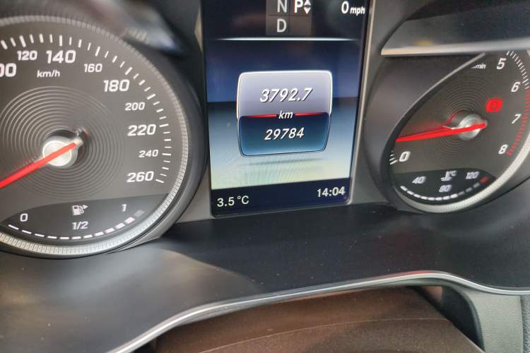 Used Mercedes-Benz GLC 2017 GLC 260 4MATIC Dynamic Edition Odometer Close Up