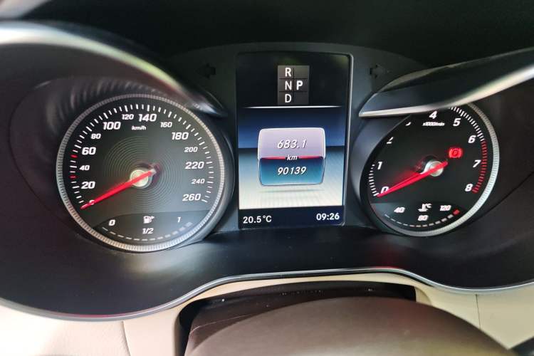 Used Mercedes-Benz GLC 2017 GLC 260 4MATIC Luxury Model Odometer Close Up