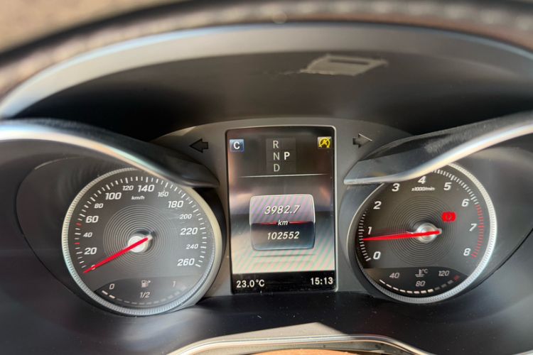 Used Mercedes-Benz GLC 2017 GLC 260 4MATIC Dynamic Edition Odometer Close Up
