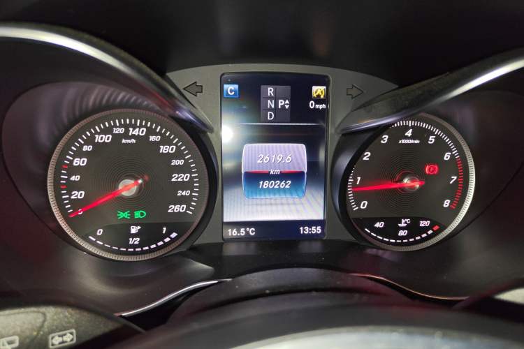 Used Mercedes-Benz GLC 2017 GLC 200 4MATIC Odometer Close Up