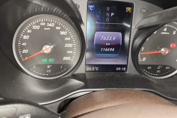 Used Mercedes-Benz GLC 2017 GLC 260 4MATIC Luxury Model Odometer Close Up