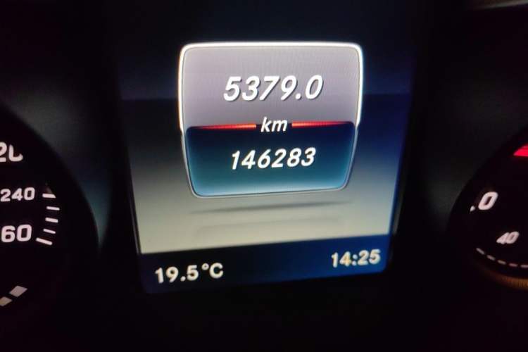 Used Mercedes-Benz GLC 2017 GLC 260 4MATIC Luxury Model Odometer Close Up