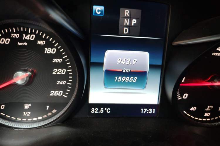 Used Mercedes-Benz GLC 2017 GLC 200 4MATIC Odometer Close Up