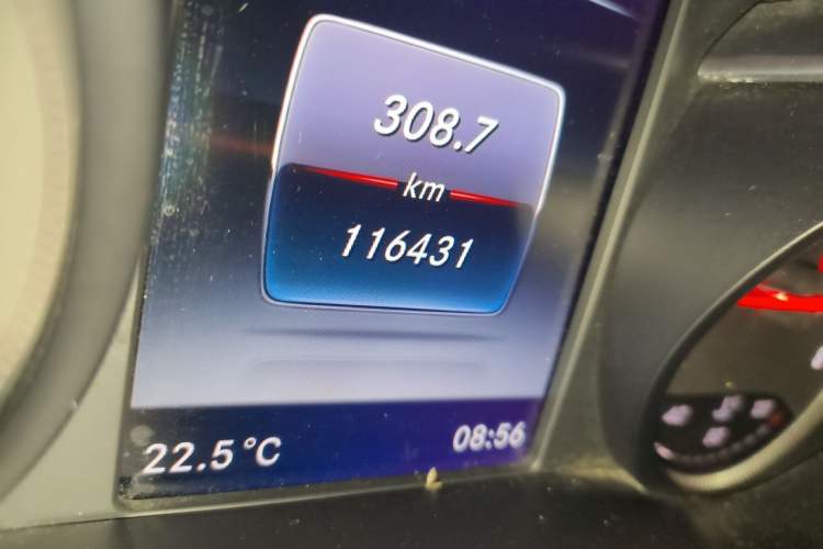 Used Mercedes-Benz GLC 2017 GLC 260 4MATIC Luxury Model Odometer Close Up