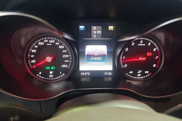 Used Mercedes-Benz GLC 2017 GLC 260 4MATIC Dynamic Edition Odometer Close Up