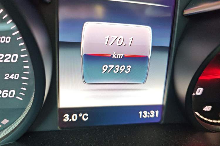 Used Mercedes-Benz GLC 2017 GLC 260 4MATIC Luxury Model Odometer Close Up