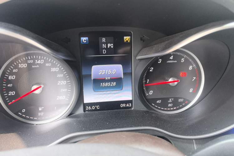 Used Mercedes-Benz GLC 2017 GLC 300 4MATIC Sport Edition Odometer Close Up