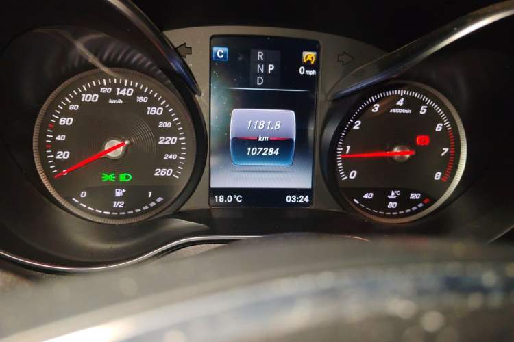 Used Mercedes-Benz GLC 2017 GLC 260 4MATIC Luxury Model Odometer Close Up