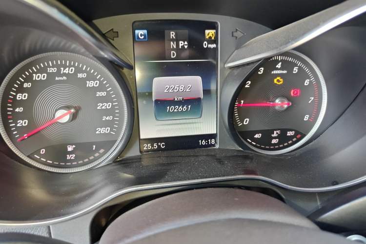 Used Mercedes-Benz GLC 2017 GLC 200 4MATIC Odometer Close Up