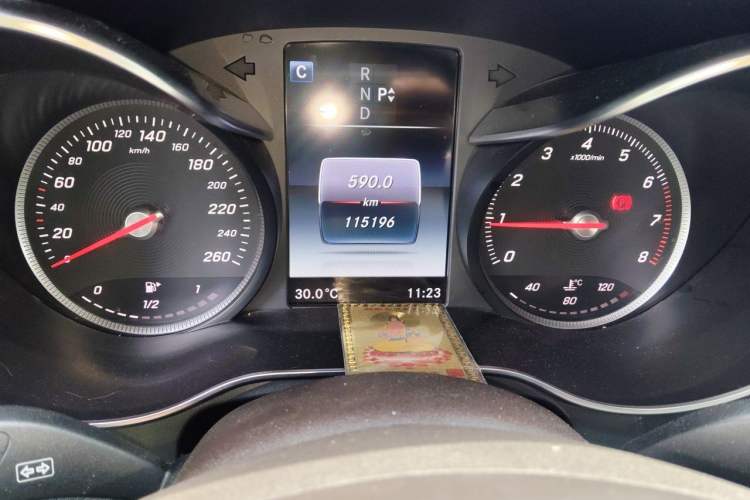 Used Mercedes-Benz GLC 2017 GLC 300 4MATIC Sport Edition Odometer Close Up
