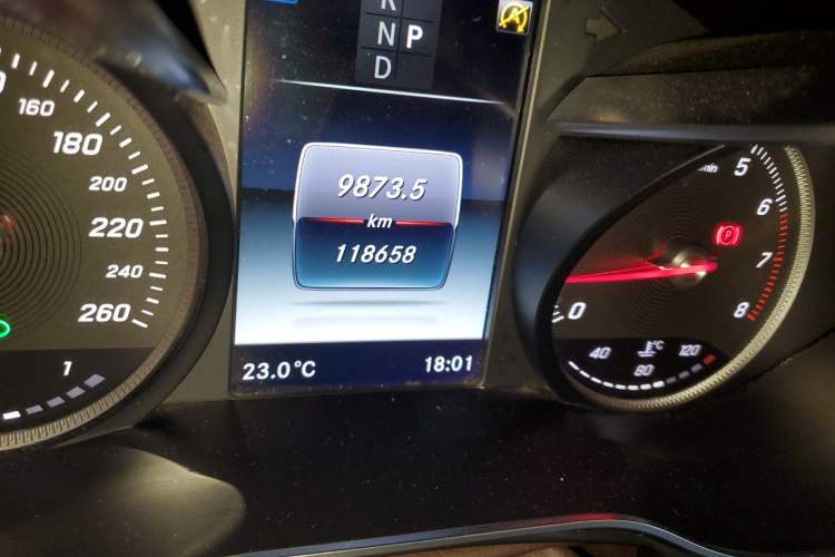 Used Mercedes-Benz GLC 2017 GLC 260 4MATIC Dynamic Edition Odometer Close Up