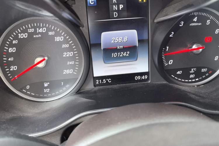 Used Mercedes-Benz GLC 2017 GLC 200 4MATIC Odometer Close Up
