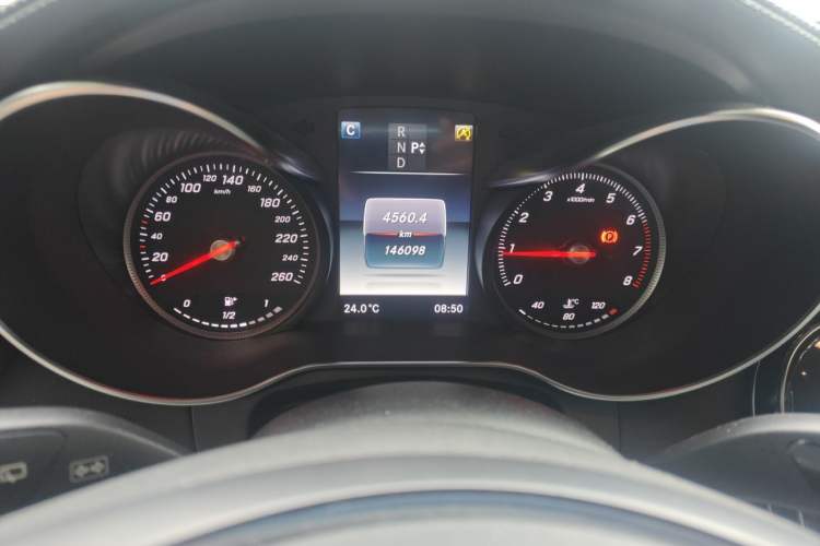 Used Mercedes-Benz GLC 2017 GLC 260 4MATIC Dynamic Edition Odometer Close Up
