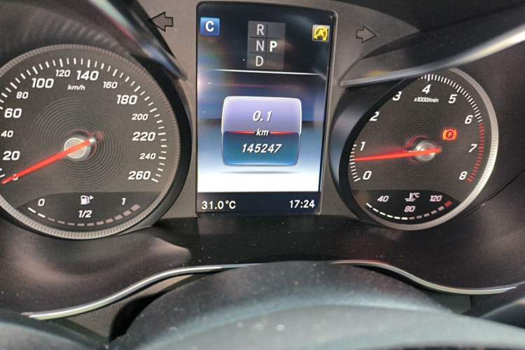 Used Mercedes-Benz GLC 2017 GLC 200 4MATIC Odometer Close Up
