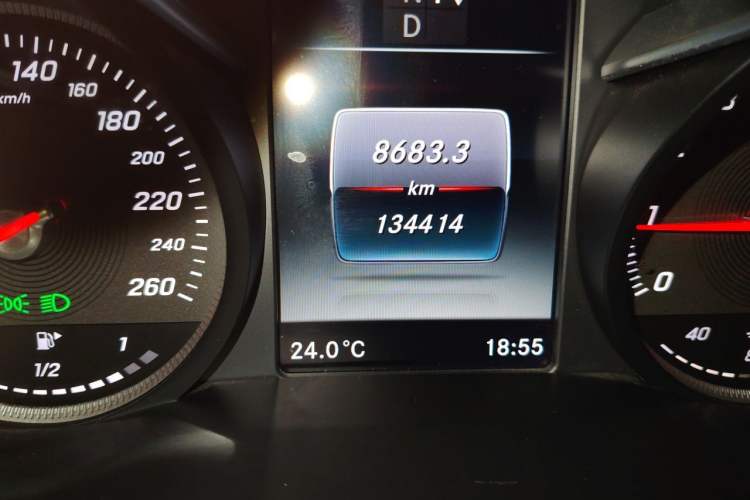Used Mercedes-Benz GLC 2017 GLC 300 4MATIC Sport Edition Odometer Close Up