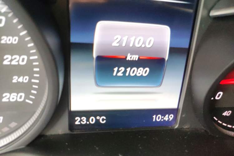 Used Mercedes-Benz GLC 2017 GLC 200 4MATIC Odometer Close Up