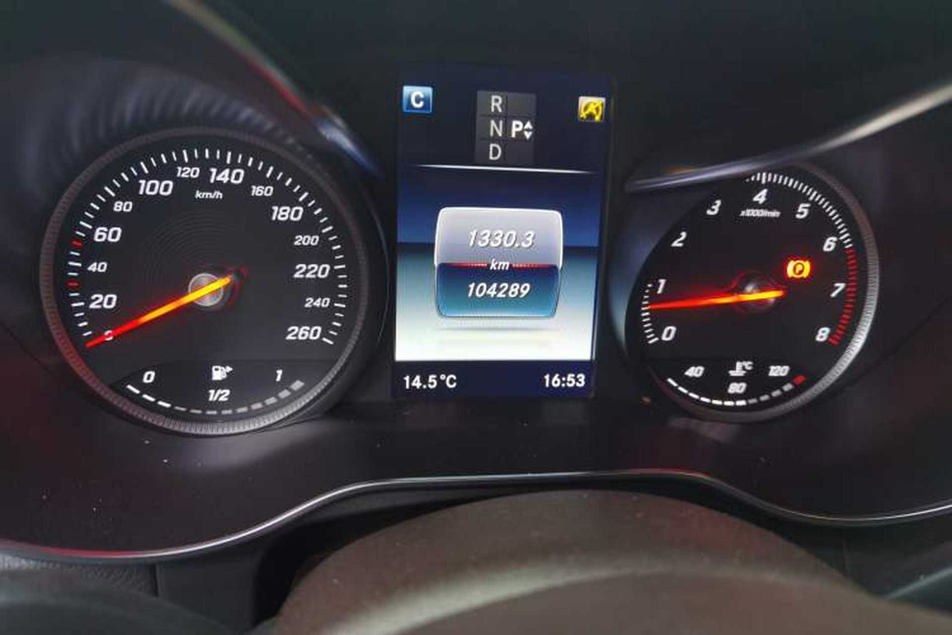 Used Mercedes-Benz GLC 2017 GLC 260 4MATIC Dynamic Edition Odometer Close Up
