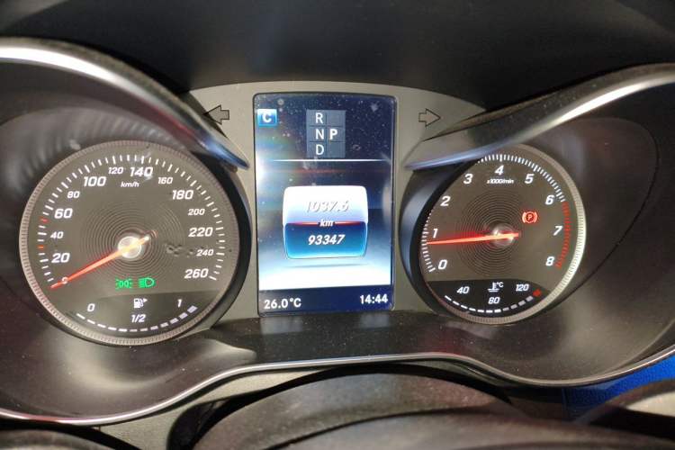 Used Mercedes-Benz GLC 2017 GLC 260 4MATIC Dynamic Edition Odometer Close Up