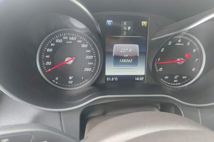 Used Mercedes-Benz GLC 2017 GLC 260 4MATIC Dynamic Edition Odometer Close Up