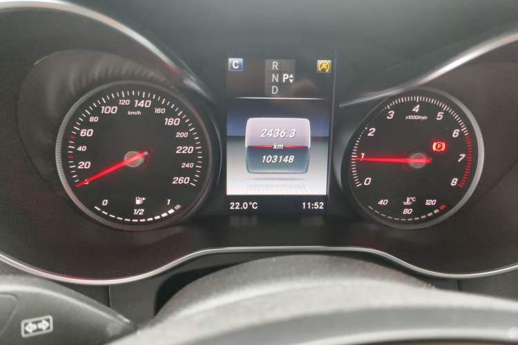 Used Mercedes-Benz GLC 2017 GLC 260 4MATIC Dynamic Edition Odometer Close Up