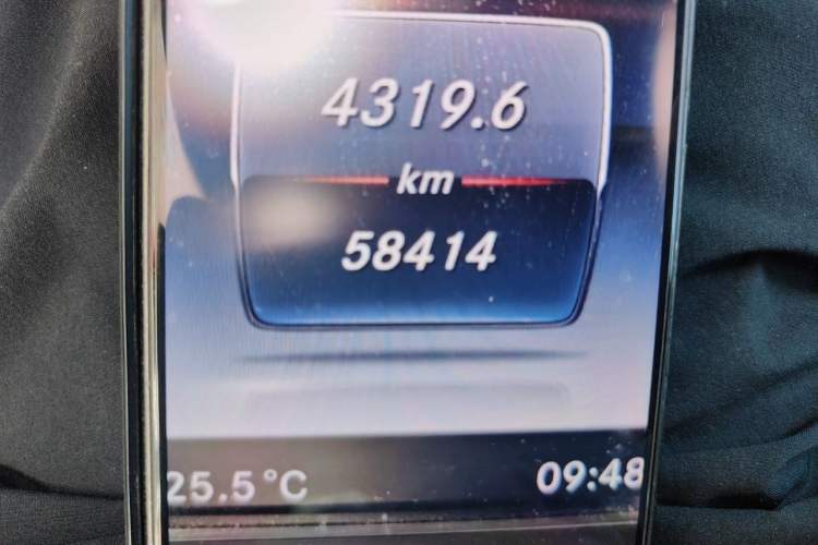 Used Mercedes-Benz GLC 2017 GLC 260 4MATIC Luxury Model Odometer Close Up