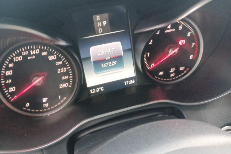 Used Mercedes-Benz GLC 2017 GLC 300 4MATIC Sport Edition Odometer Close Up