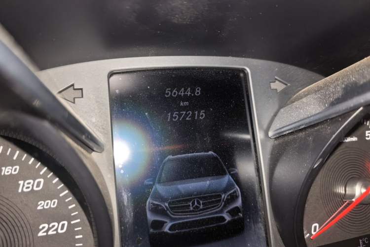 Used Mercedes-Benz GLC 2017 GLC 260 4MATIC Dynamic Edition Odometer Close Up