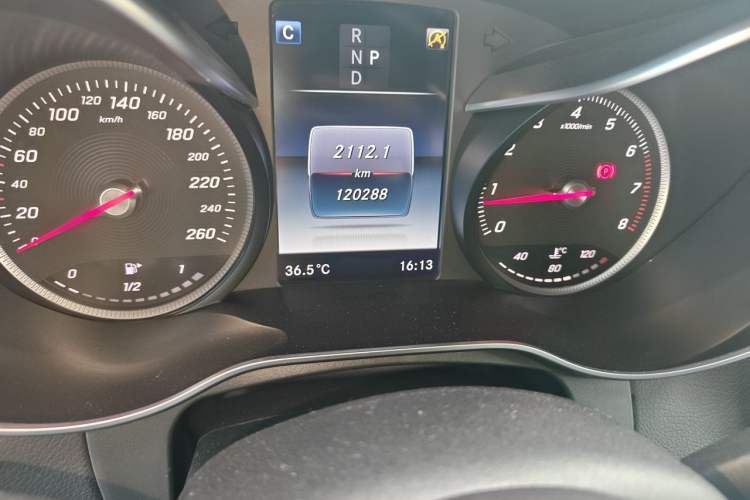 Used Mercedes-Benz GLC 2017 GLC 300 4MATIC Luxury Model Odometer Close Up