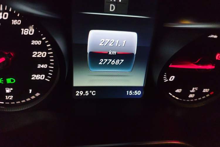 Used Mercedes-Benz GLC 2017 GLC 300 4MATIC Sport Edition Odometer Close Up