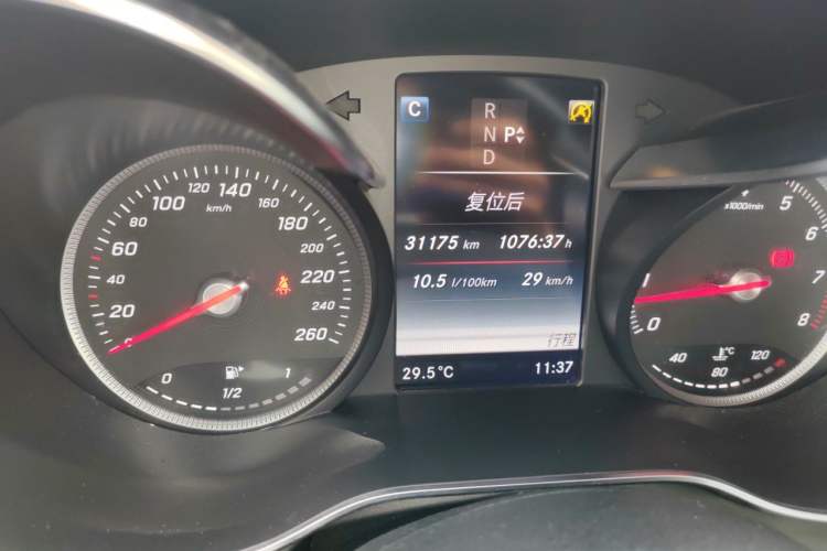 Used Mercedes-Benz GLC 2017 GLC 260 4MATIC Dynamic Edition Odometer Close Up