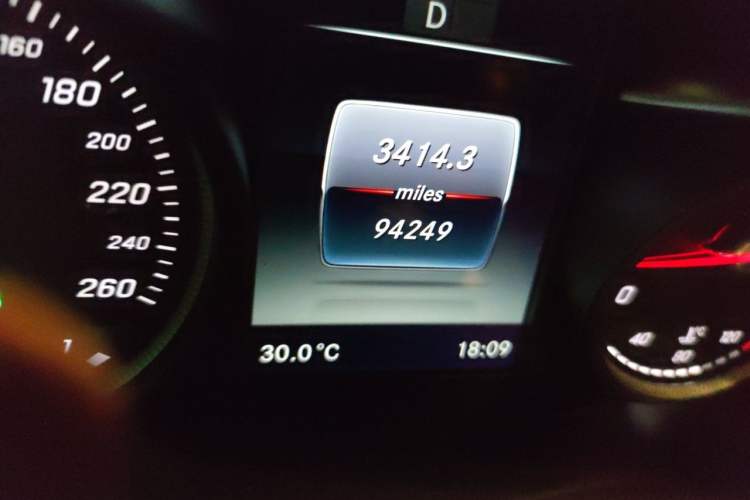 Used Mercedes-Benz GLC 2017 GLC 260 4MATIC Dynamic Edition Odometer Close Up