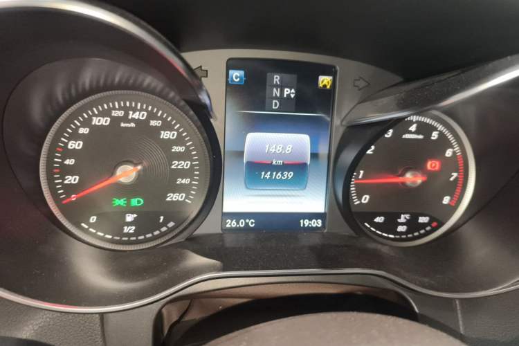 Used Mercedes-Benz GLC 2017 GLC 260 4MATIC Dynamic Edition Odometer Close Up