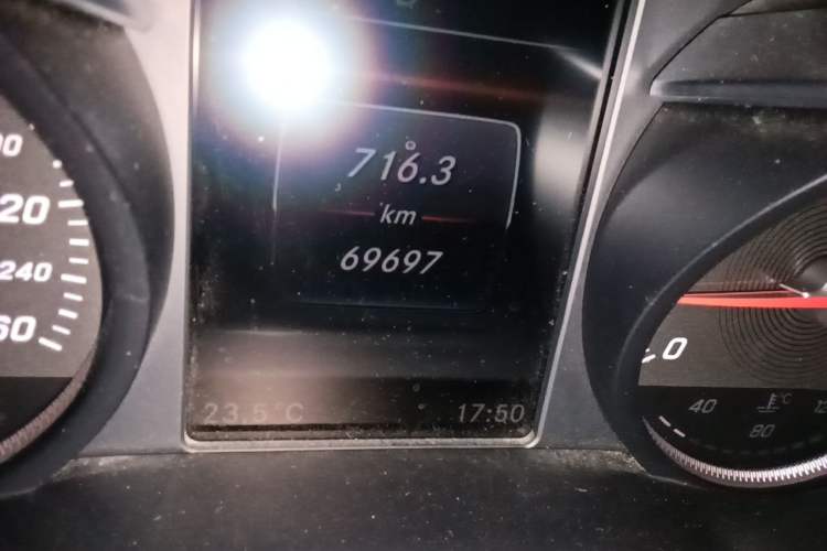 Used Mercedes-Benz GLC 2017 GLC 260 4MATIC Luxury Model Odometer Close Up