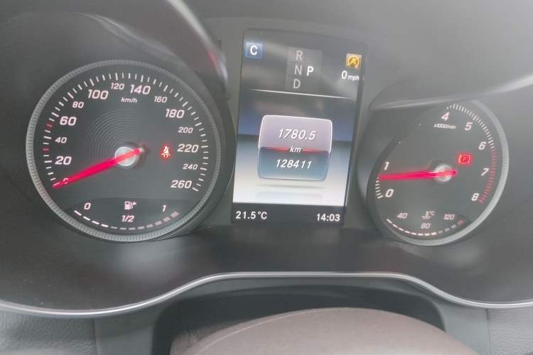 Used Mercedes-Benz GLC 2017 GLC 300 4MATIC Sport Edition Odometer Close Up