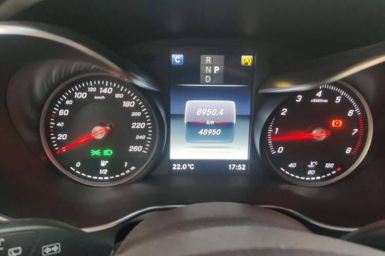 Used Mercedes-Benz GLC 2017 GLC 200 4MATIC Odometer Close Up