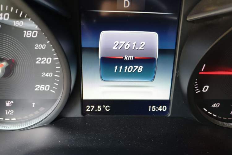 Used Mercedes-Benz GLC 2017 GLC 260 4MATIC Dynamic Edition Odometer Close Up