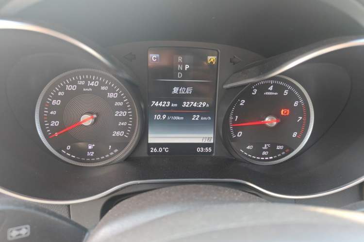 Used Mercedes-Benz GLC 2017 GLC 260 4MATIC Luxury Model Odometer Close Up