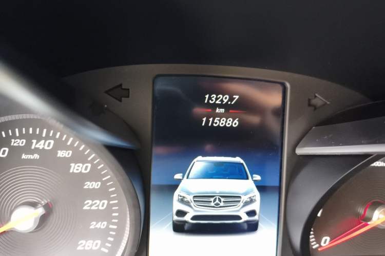 Used Mercedes-Benz GLC 2017 GLC 300 4MATIC Sport Edition Odometer Close Up