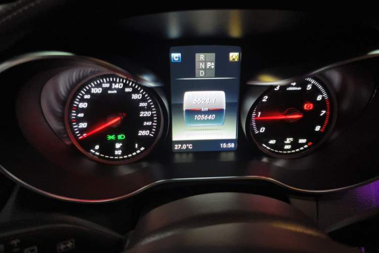Used Mercedes-Benz GLC 2017 GLC 260 4MATIC Dynamic Edition Odometer Close Up