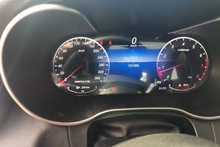 Used Mercedes-Benz GLC 2017 GLC 260 4MATIC Dynamic Edition Odometer Close Up