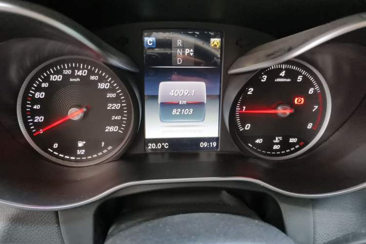 Used Mercedes-Benz GLC 2017 GLC 260 4MATIC Luxury Model Odometer Close Up