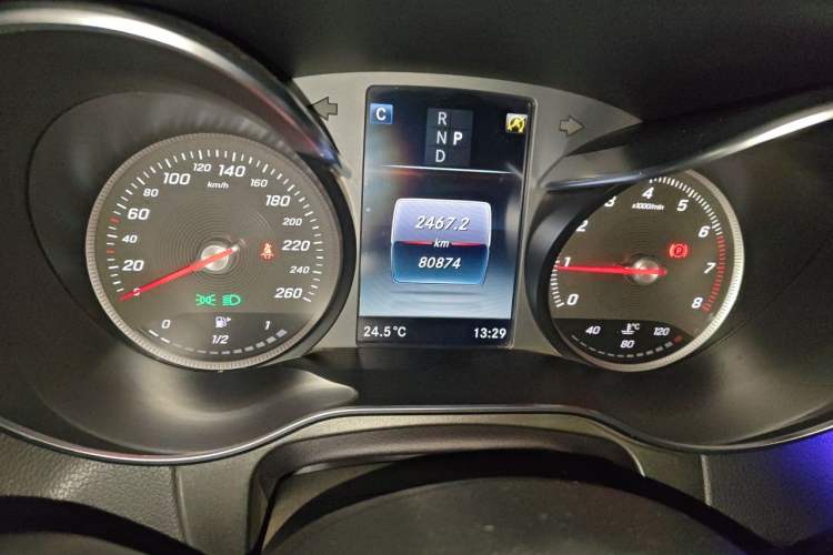 Used Mercedes-Benz GLC 2017 GLC 200 4MATIC Odometer Close Up