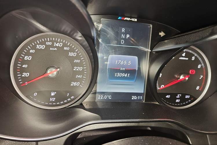 Used Mercedes-Benz GLC 2017 GLC 260 4MATIC Luxury Model Odometer Close Up