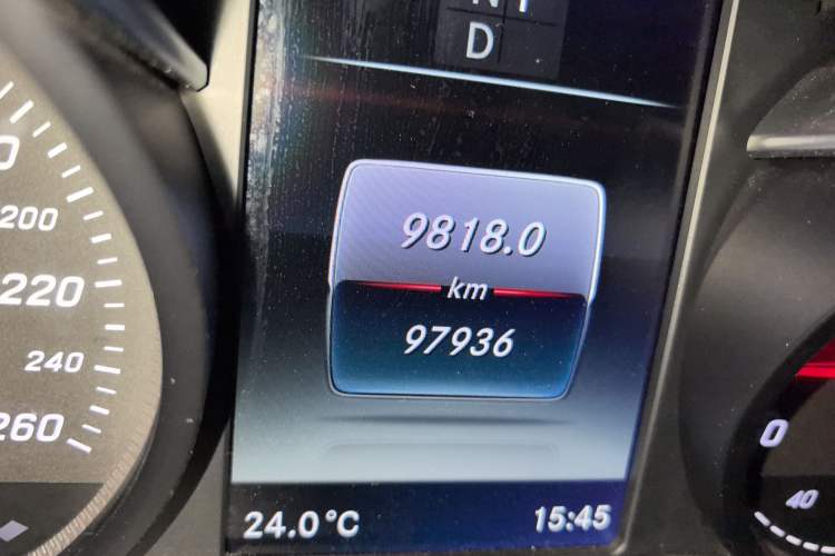 Used Mercedes-Benz GLC 2017 GLC 260 4MATIC Luxury Model Odometer Close Up
