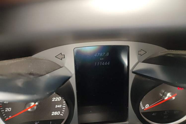 Used Mercedes-Benz GLC 2017 GLC 300 4MATIC Sport Edition Odometer Close Up